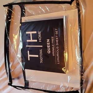 Queen Wrinkle-Free White/Green Sheet Set